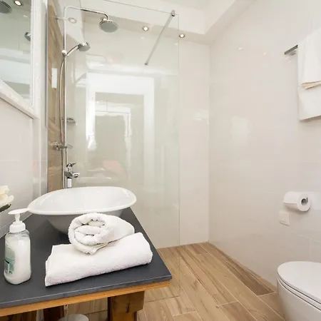 Finest Ii Apartment *