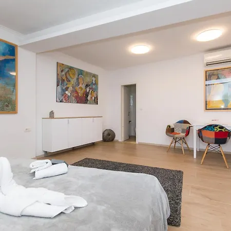 Apartment Finest Ii